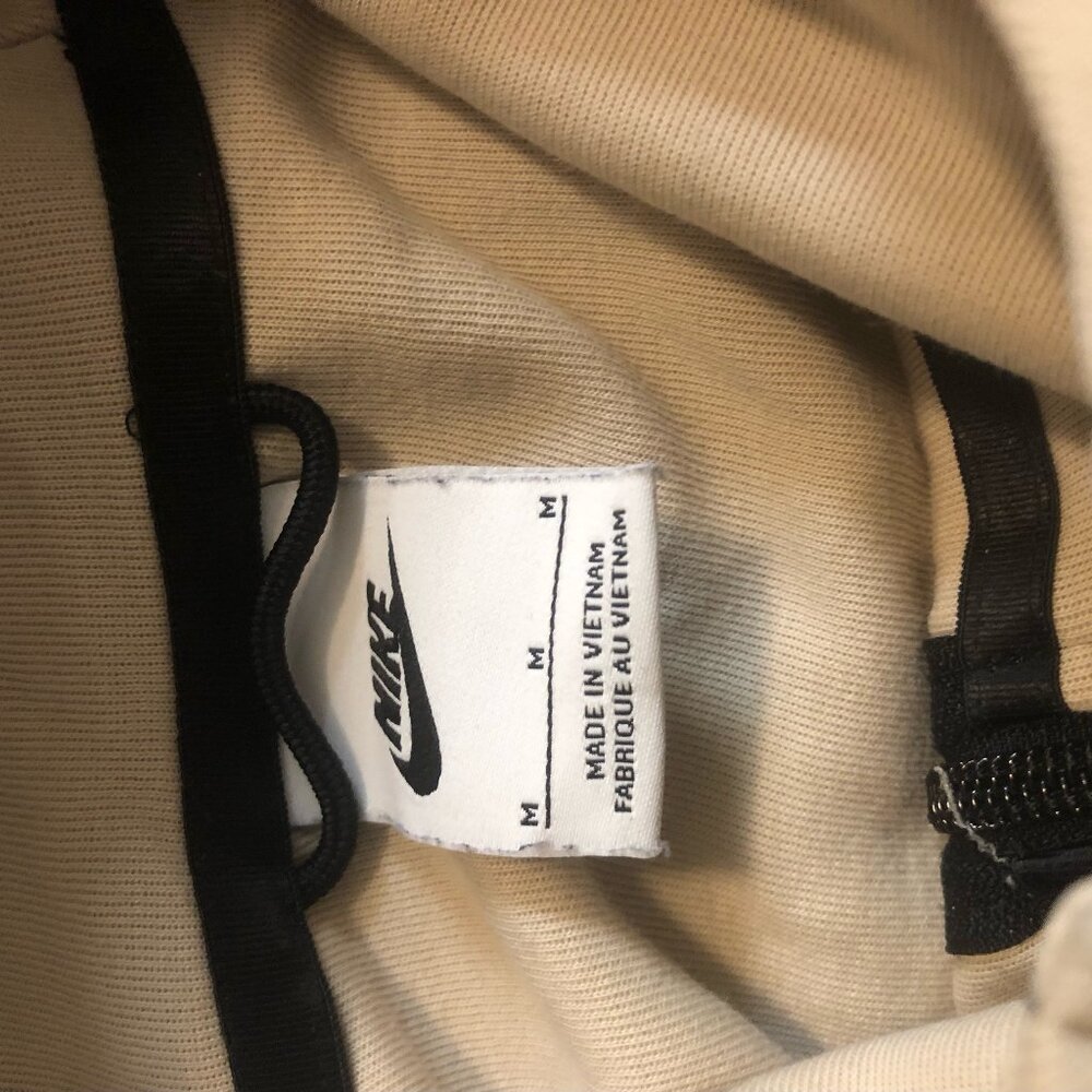 Nike Tech - Picture 3 of 3